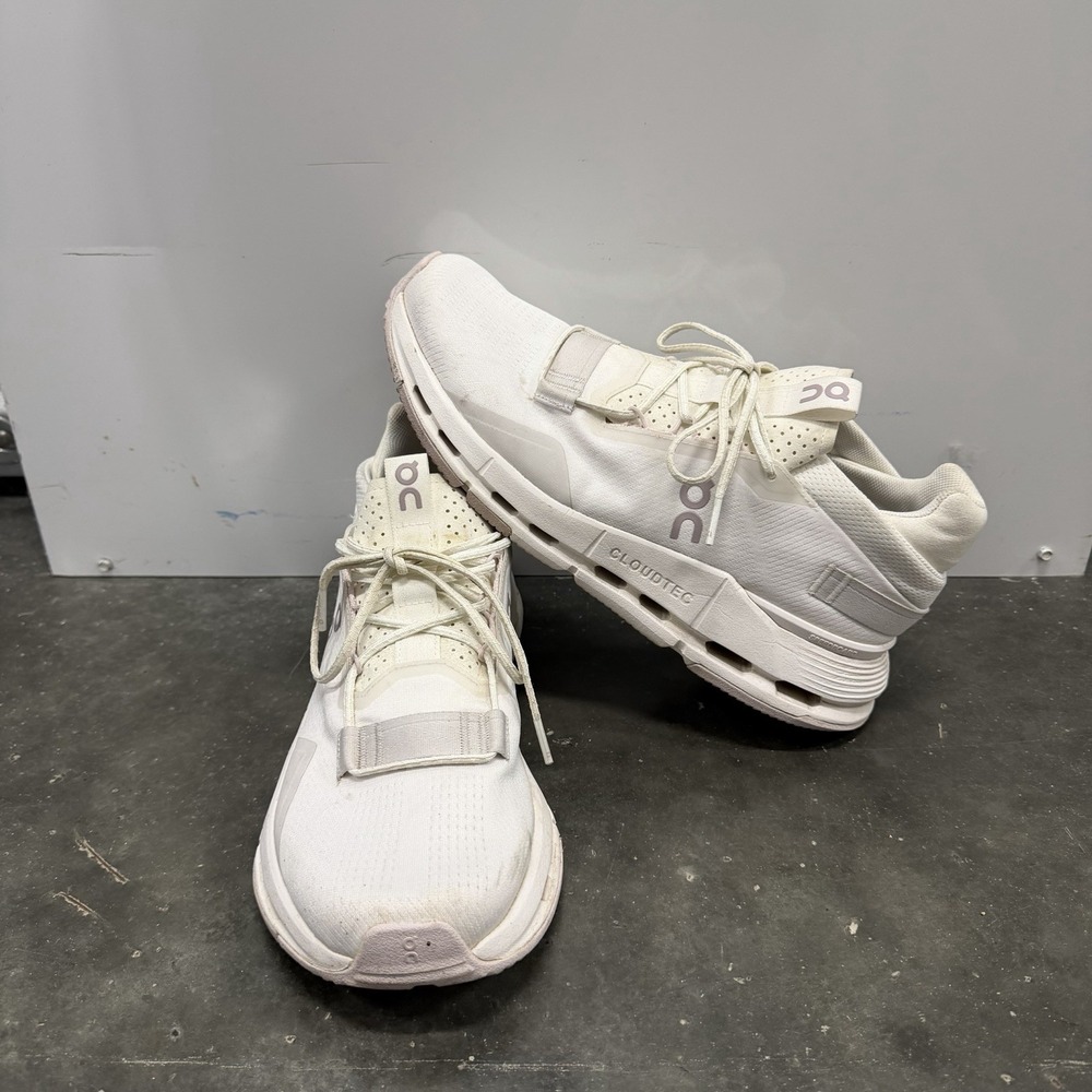 ON Cloudnova Women's Size 10.5 Shoes 3WE30223080 White / Pink